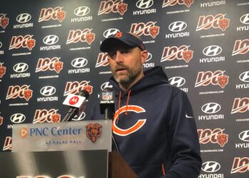 Trubisky exits game, 2019 Bears sputter in primetime vs Rams